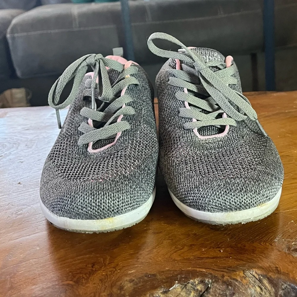 Propet Washable Walker Gray Pink Sneakers Slip-Resistant Size 9